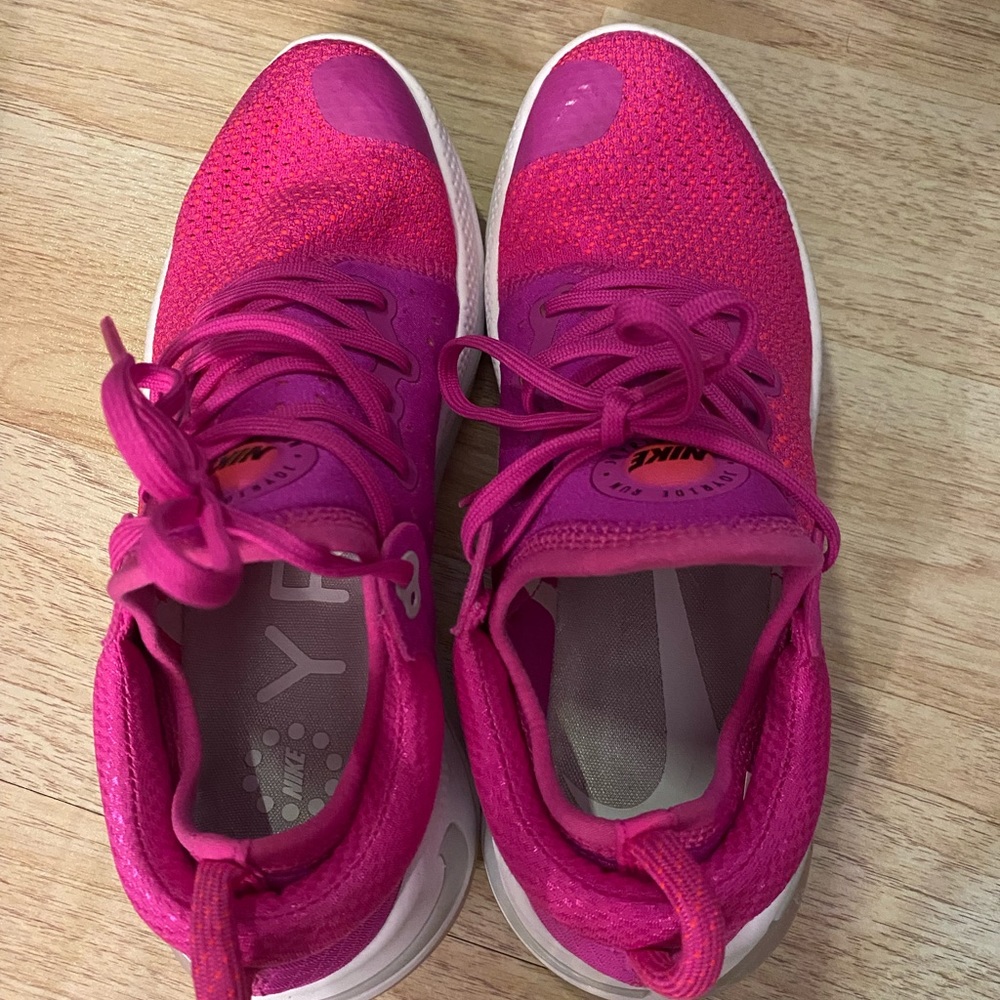 Nike women running sneakers hot pink